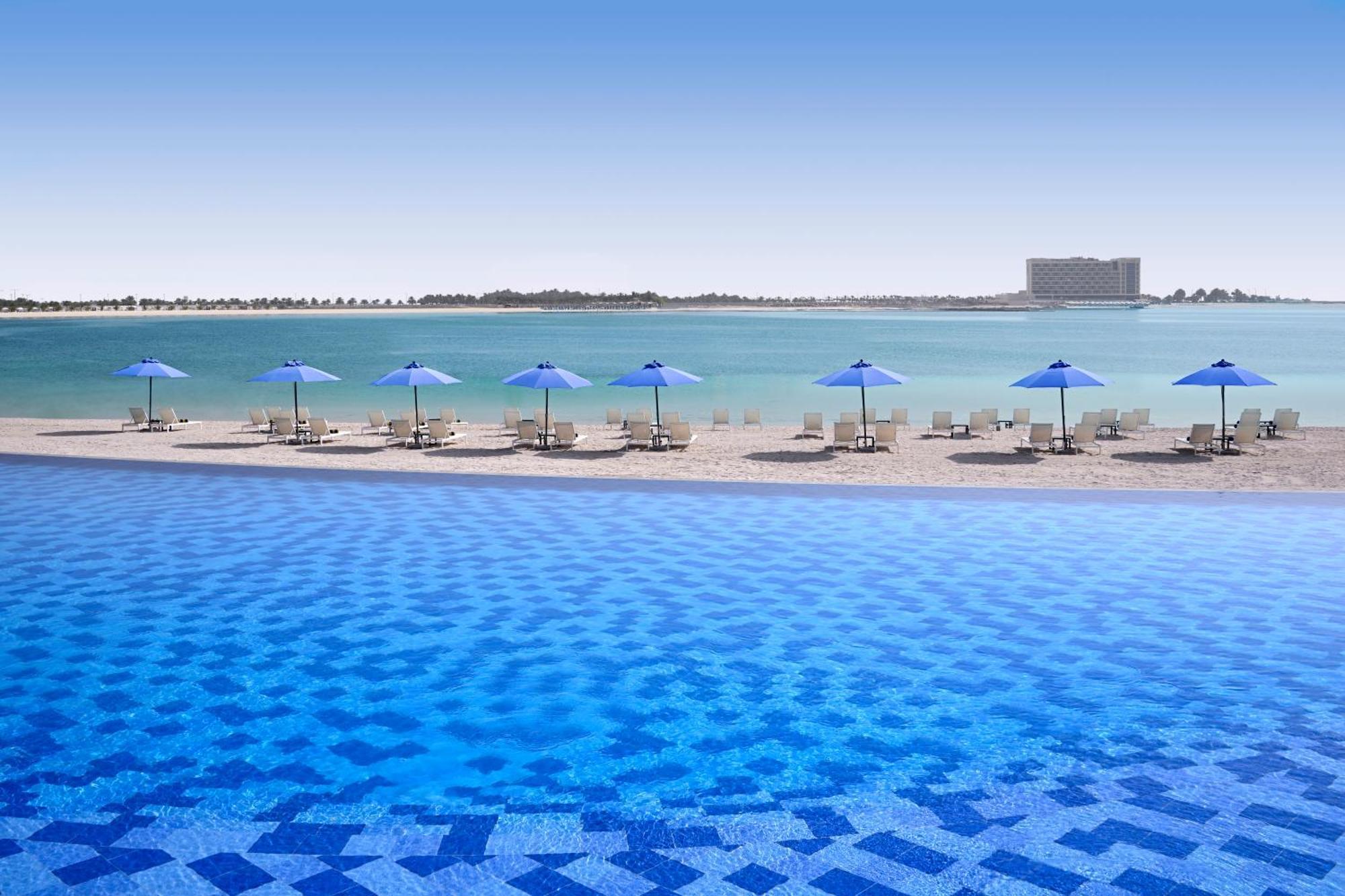 منتجع Moevenpick Al Marjan Island 5*