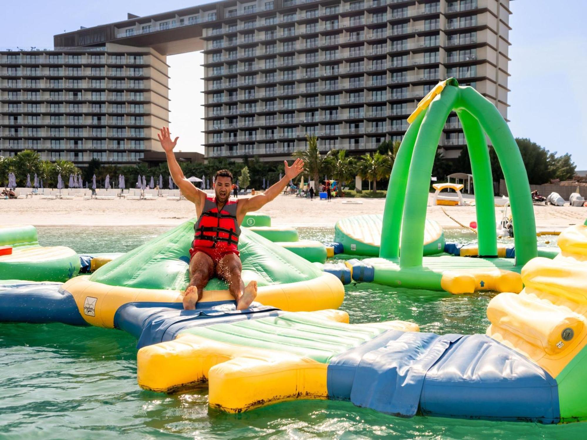 Moevenpick Al Marjan Island منتجع