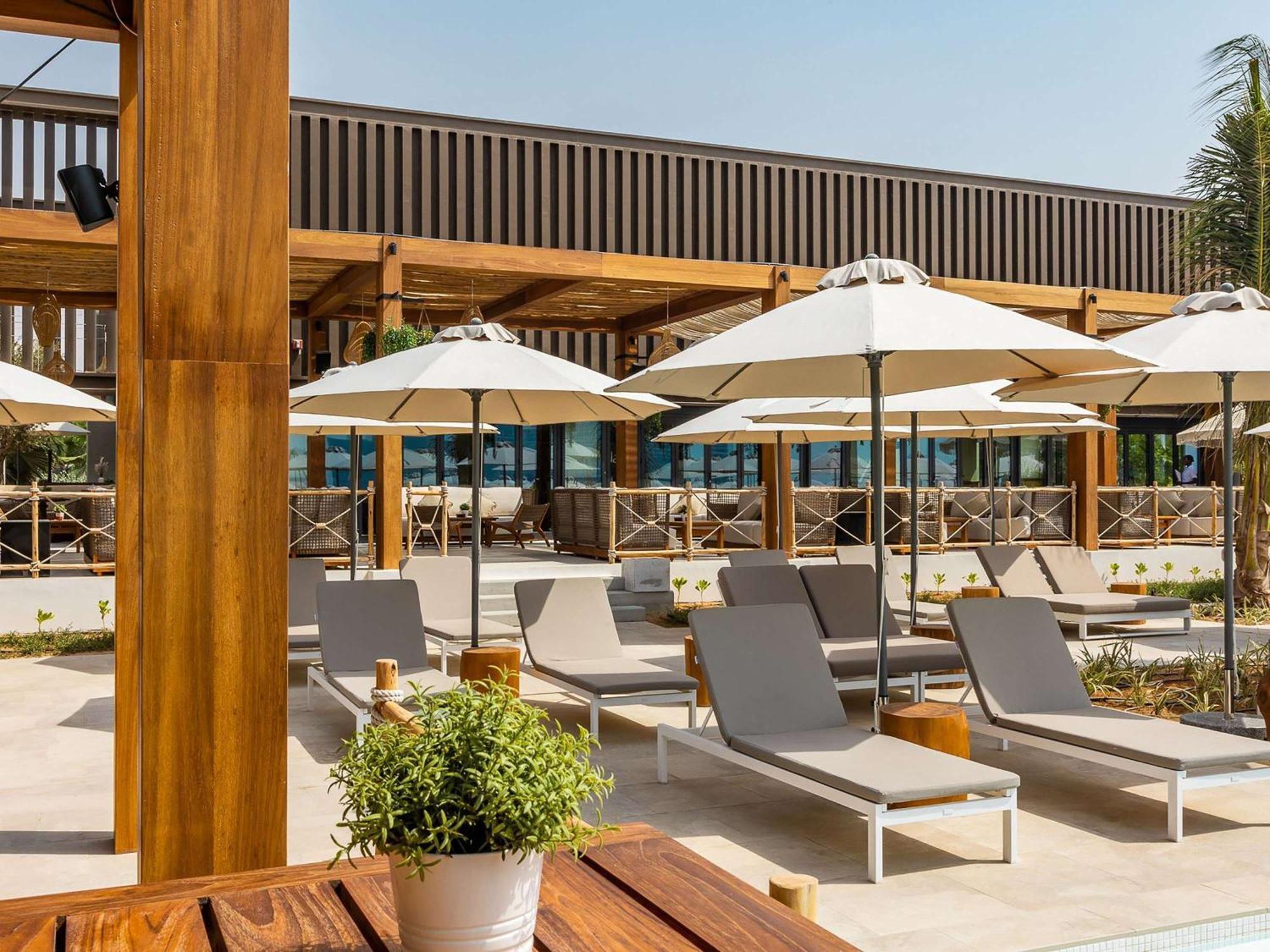 Курортный комплекс Moevenpick Al Marjan Island 5*